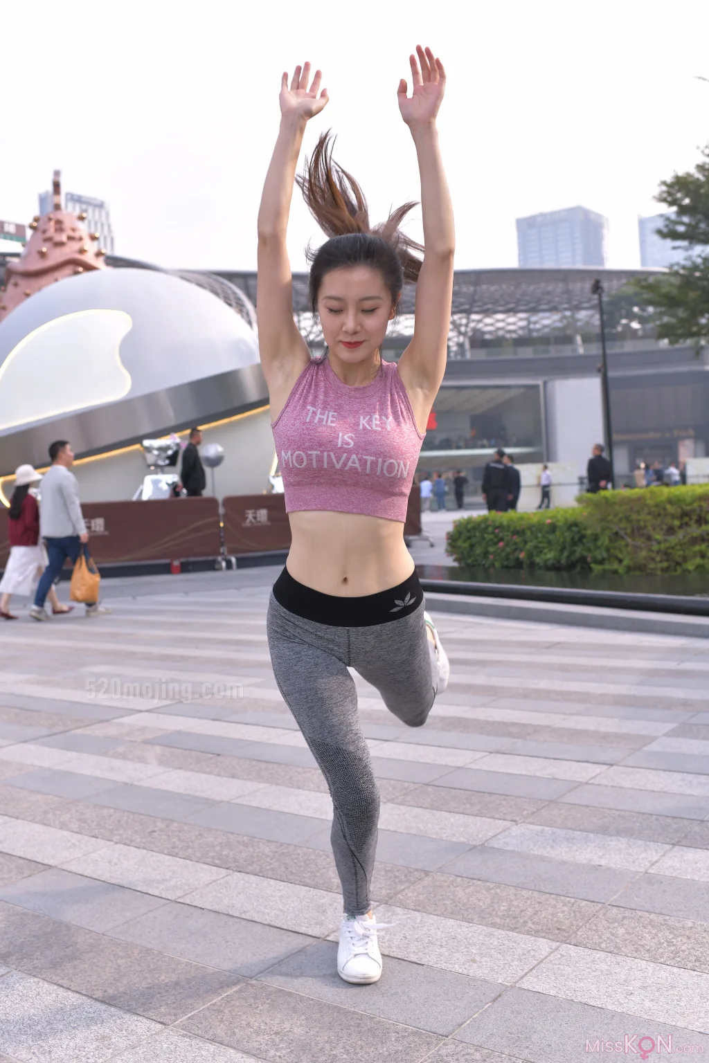 [精选街拍作品] MJ-005: 圣诞快乐之紧身瑜伽裤美女 (267 photos + 4 videos)