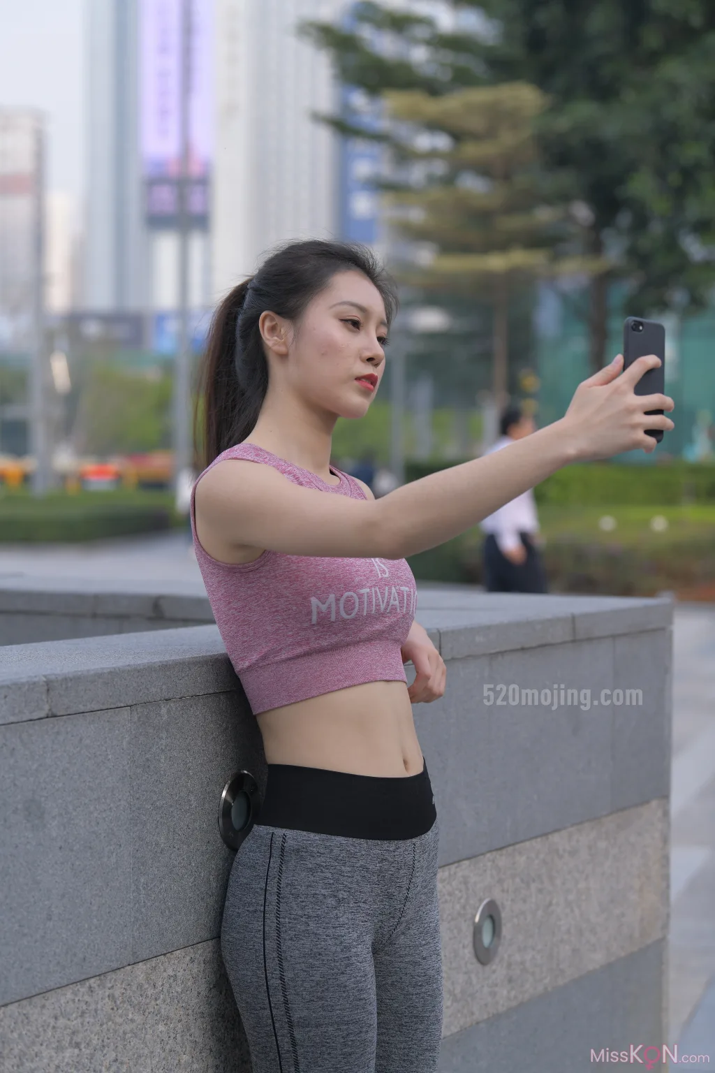 [精选街拍作品] MJ-005: 圣诞快乐之紧身瑜伽裤美女 (267 photos + 4 videos)