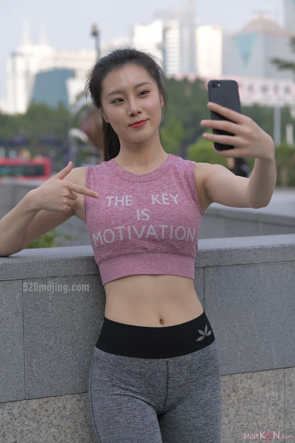 [精选街拍作品] MJ-005: 圣诞快乐之紧身瑜伽裤美女 (267 photos + 4 videos)
