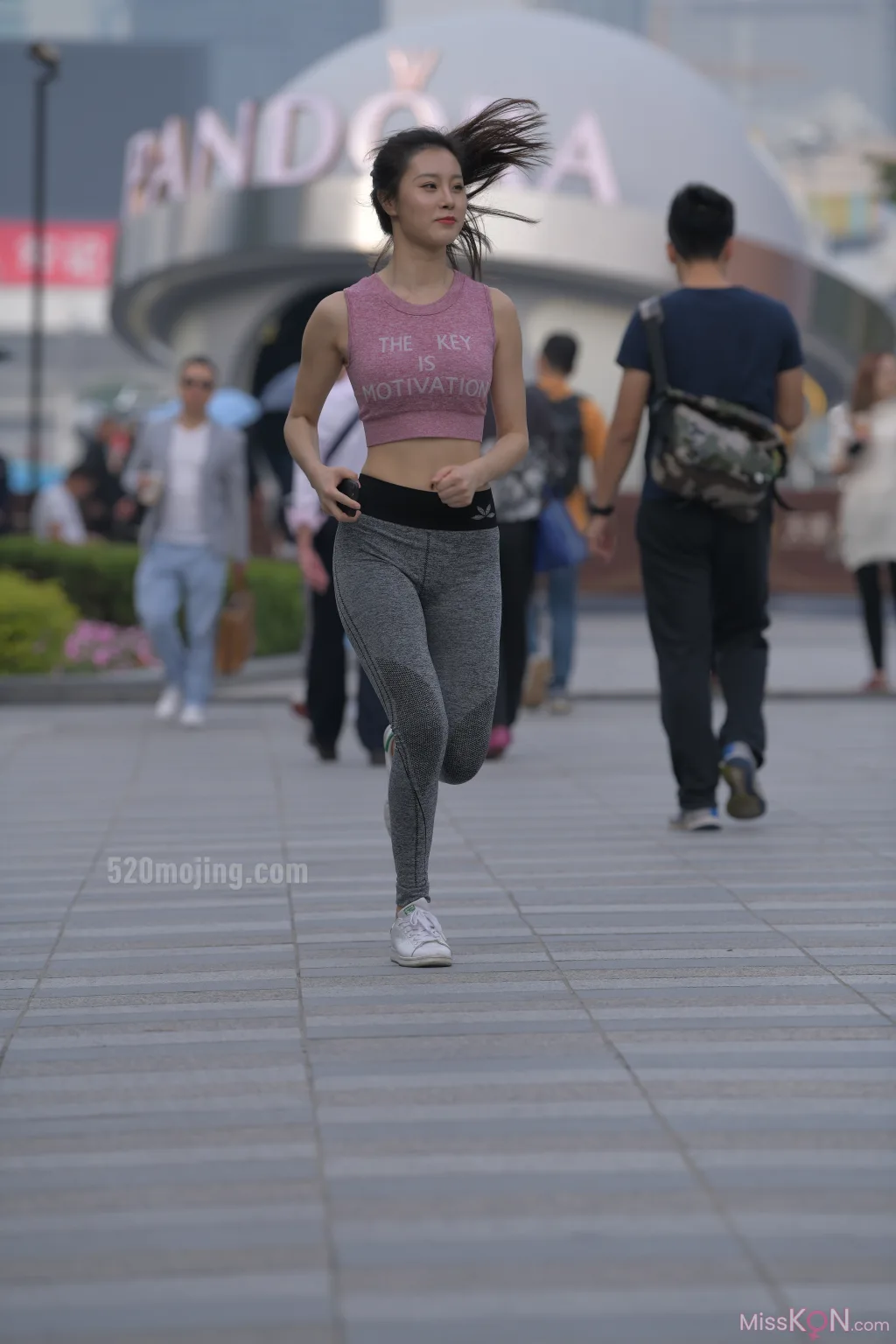 [精选街拍作品] MJ-005: 圣诞快乐之紧身瑜伽裤美女 (267 photos + 4 videos)