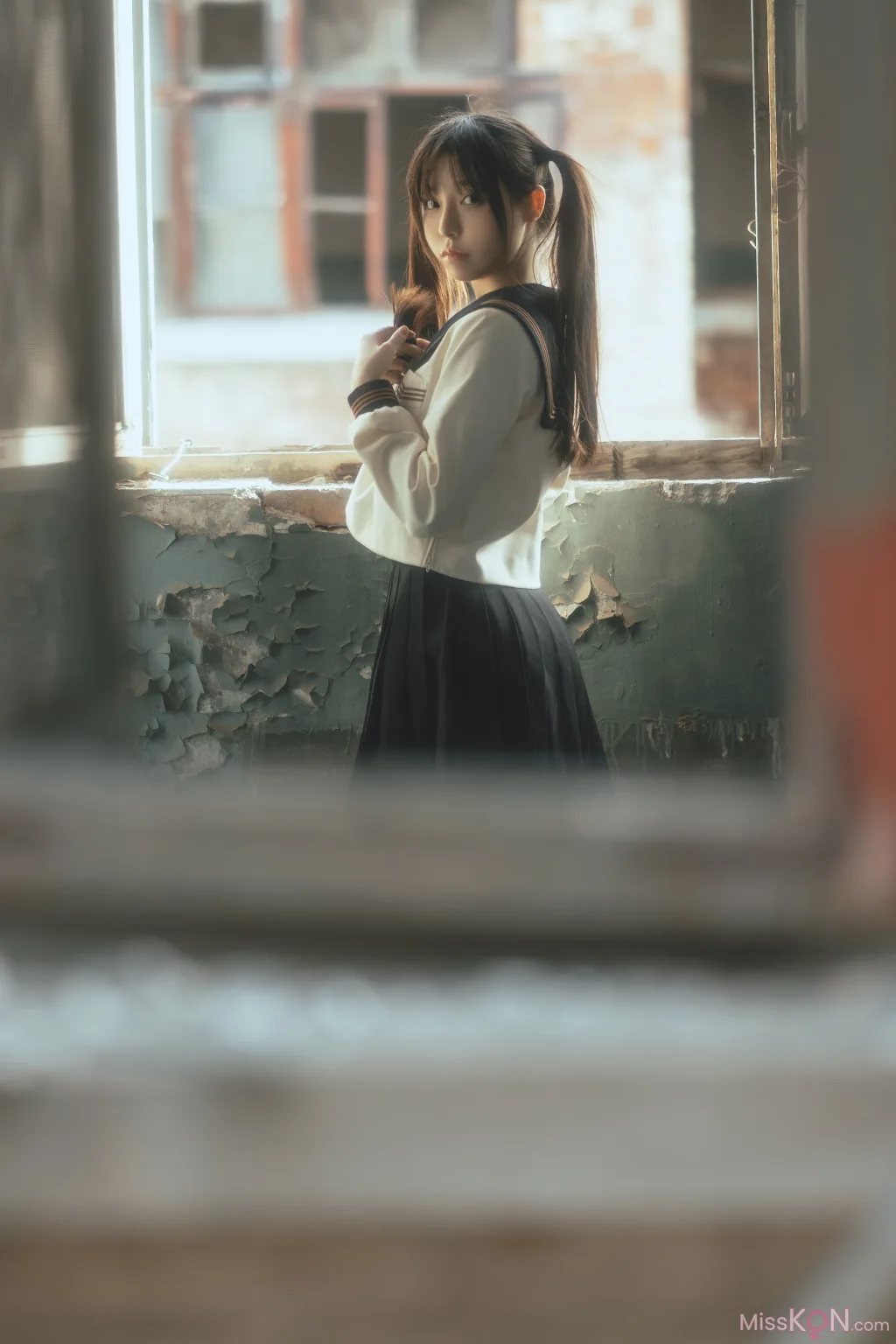 Coser@六味帝皇酱: 废墟JK (52 photos)