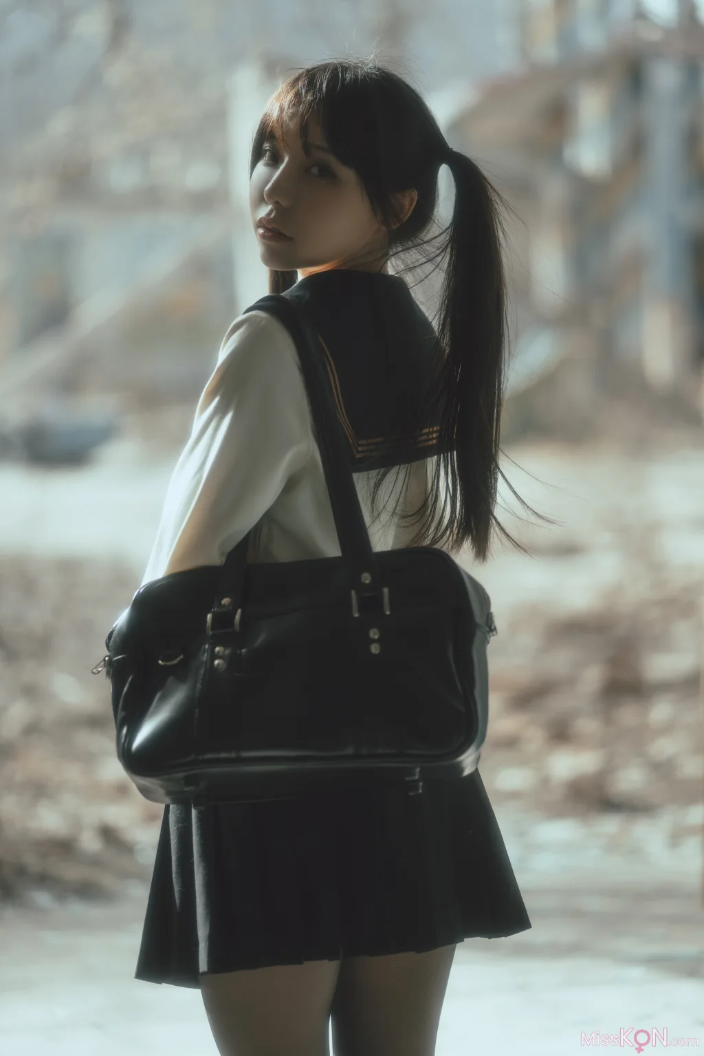Coser@六味帝皇酱: 废墟JK (52 photos)