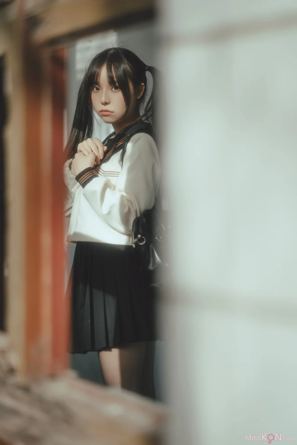 Coser@六味帝皇酱: 废墟JK (52 photos)