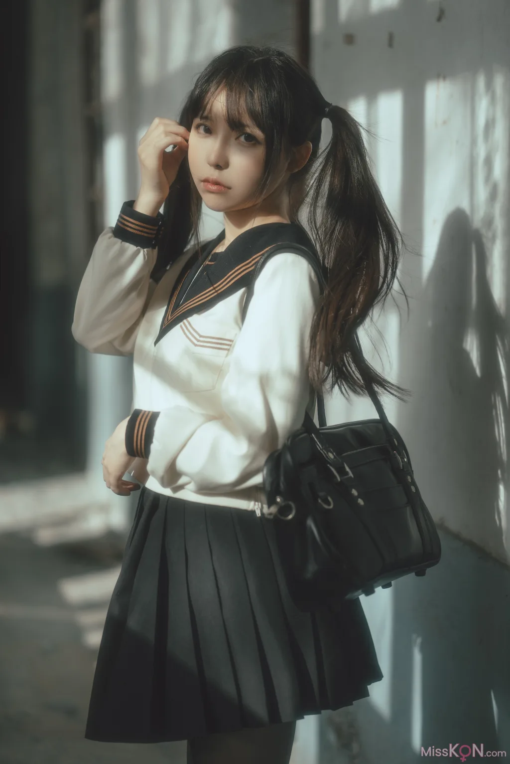 Coser@六味帝皇酱: 废墟JK (52 photos)