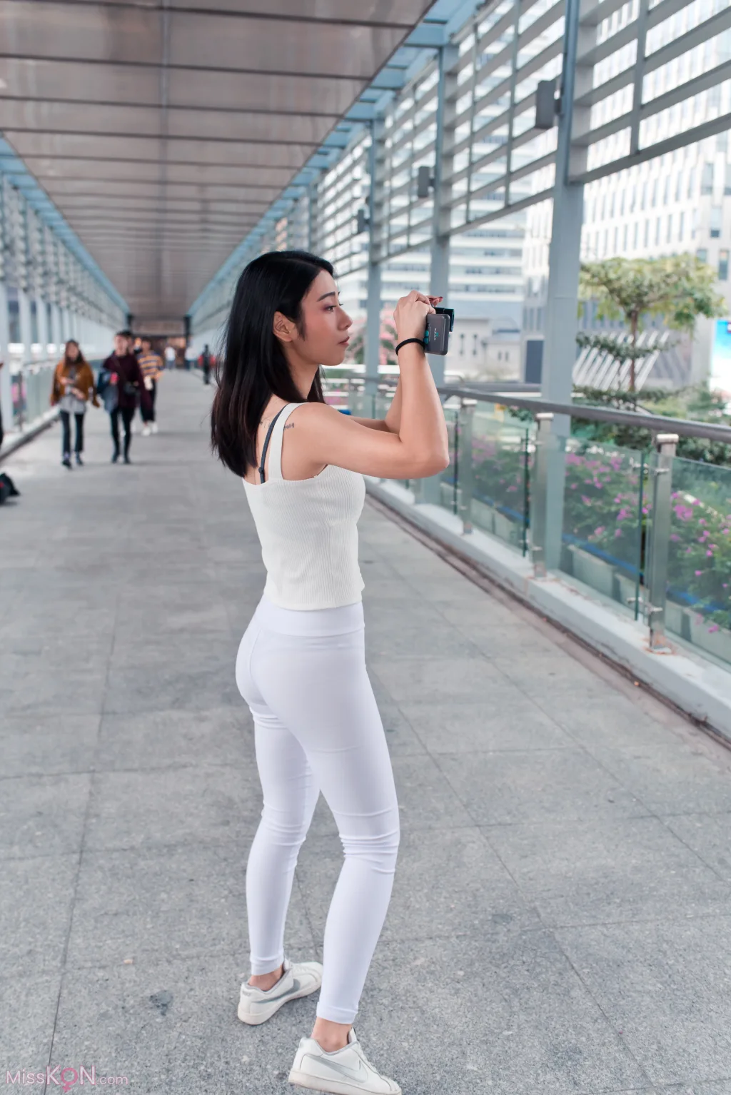 [精选街拍作品] MJ-009: 小棠紧身白裤 (260 photos + 3 videos)