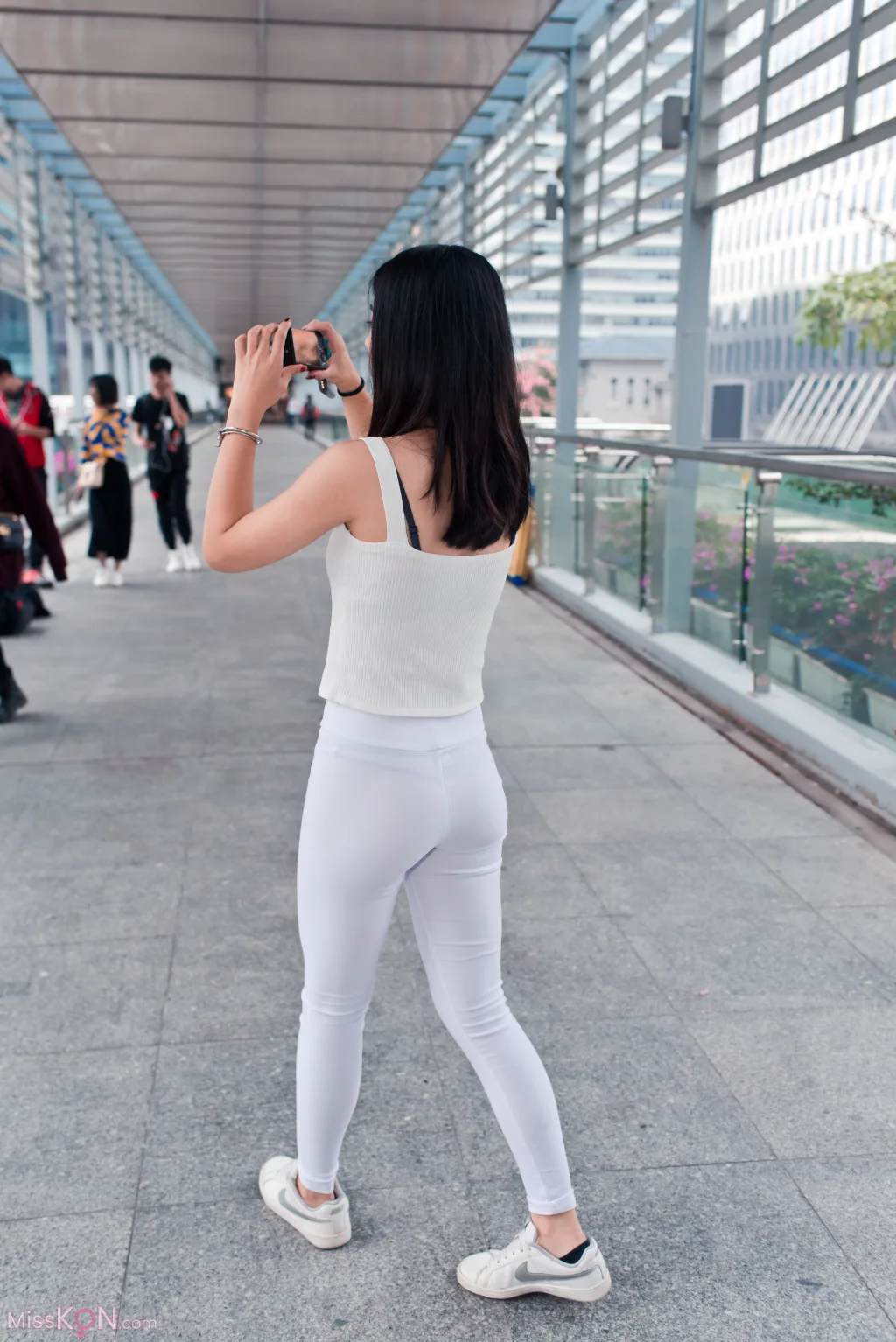 [精选街拍作品] MJ-009: 小棠紧身白裤 (260 photos + 3 videos)