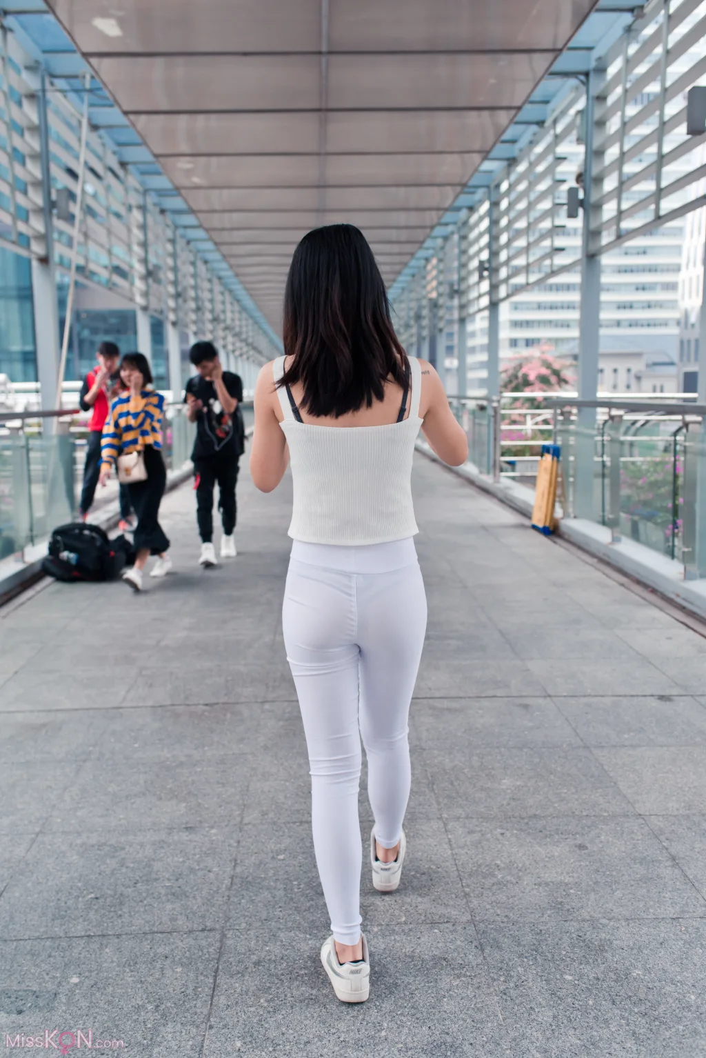 [精选街拍作品] MJ-009: 小棠紧身白裤 (260 photos + 3 videos)