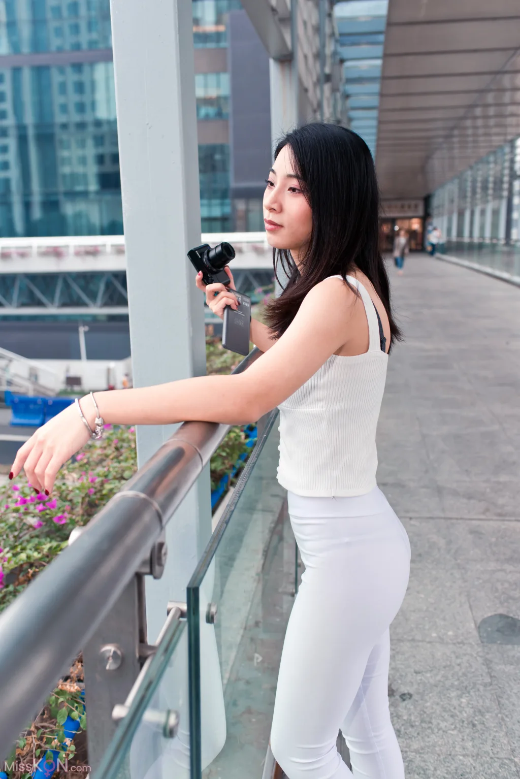 [精选街拍作品] MJ-009: 小棠紧身白裤 (260 photos + 3 videos)