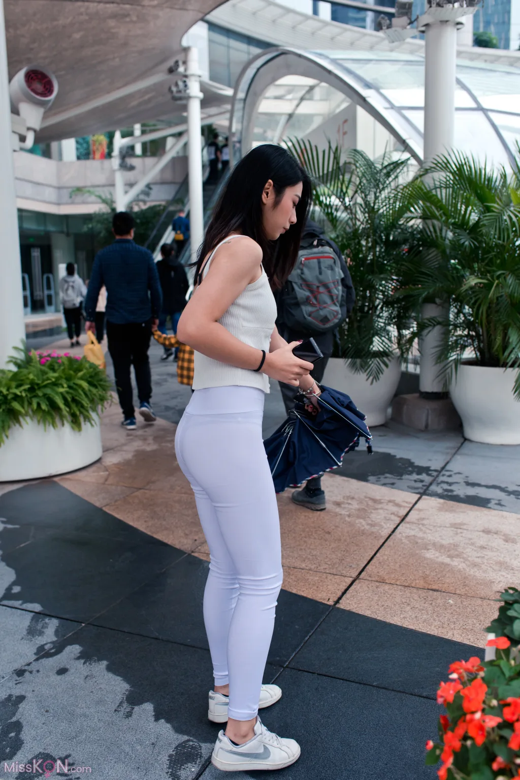 [精选街拍作品] MJ-009: 小棠紧身白裤 (260 photos + 3 videos)