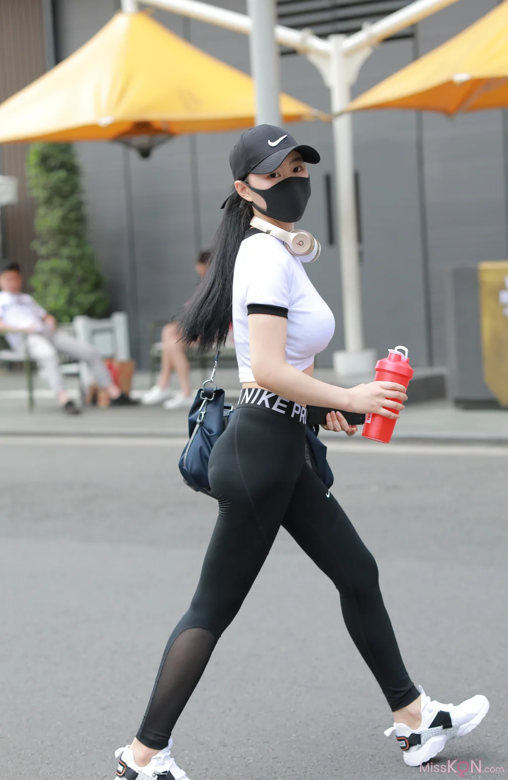 [精选街拍作品] MJ-012: 左公子 黑色瑜伽裤 (237 photos + 3 videos)