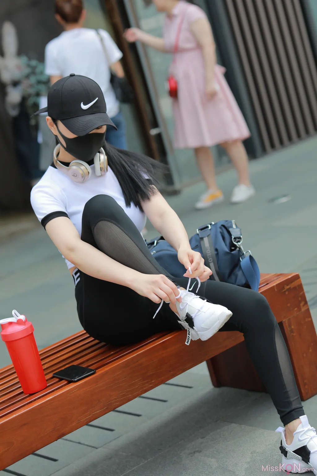 [精选街拍作品] MJ-012: 左公子 黑色瑜伽裤 (237 photos + 3 videos)