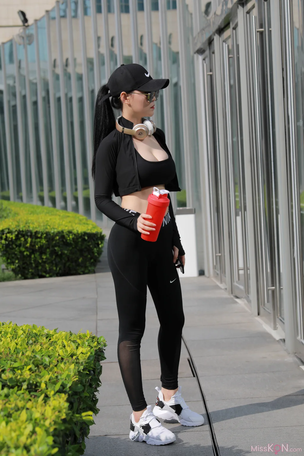 [精选街拍作品] MJ-012: 左公子 黑色瑜伽裤 (237 photos + 3 videos)