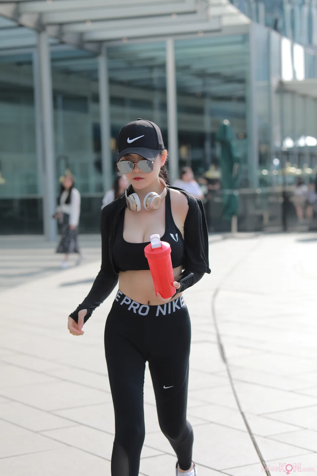 [精选街拍作品] MJ-012: 左公子 黑色瑜伽裤 (237 photos + 3 videos)
