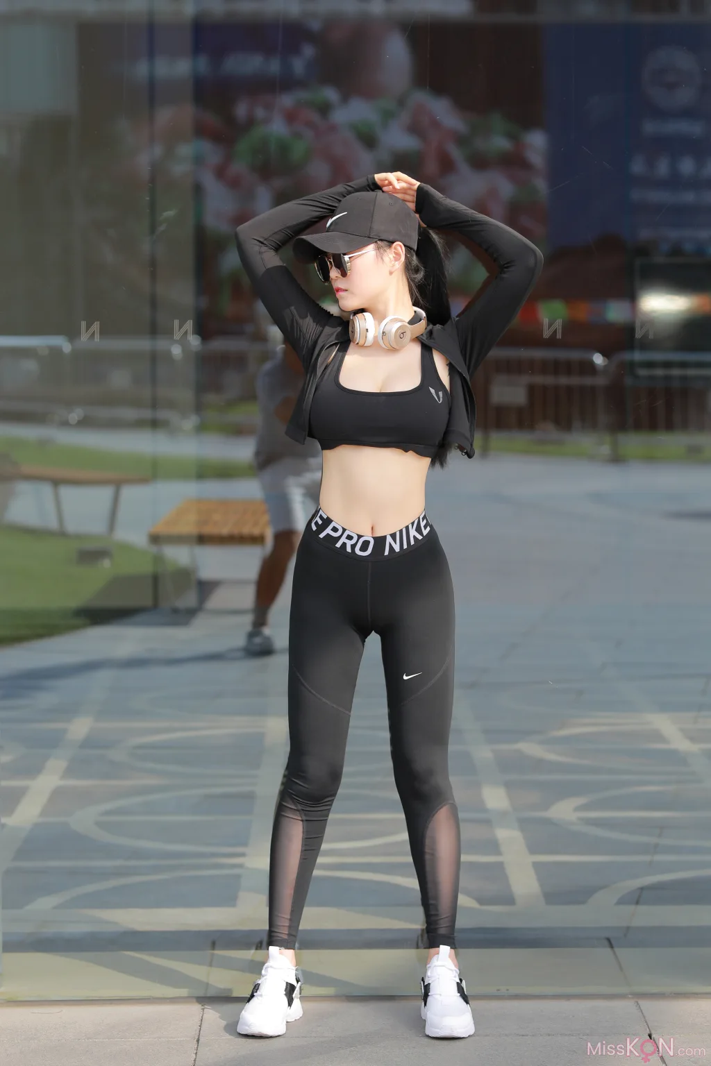[精选街拍作品] MJ-012: 左公子 黑色瑜伽裤 (237 photos + 3 videos)