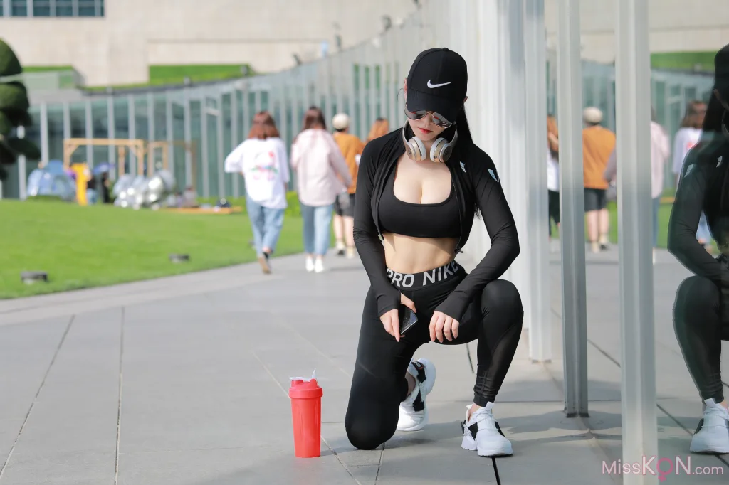 [精选街拍作品] MJ-012: 左公子 黑色瑜伽裤 (237 photos + 3 videos)