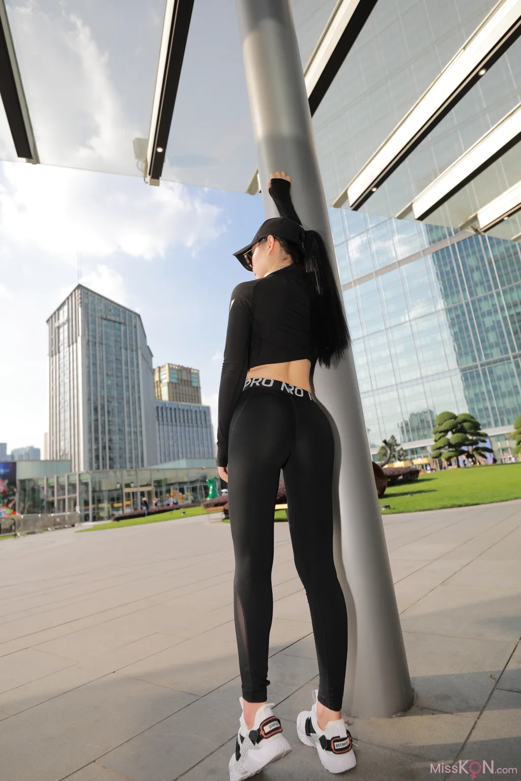 [精选街拍作品] MJ-012: 左公子 黑色瑜伽裤 (237 photos + 3 videos)