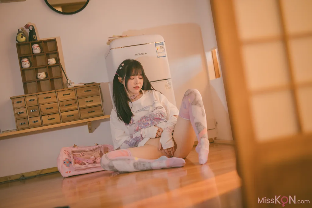 Coser@六味帝皇酱: 午后的少女 (84 photos)