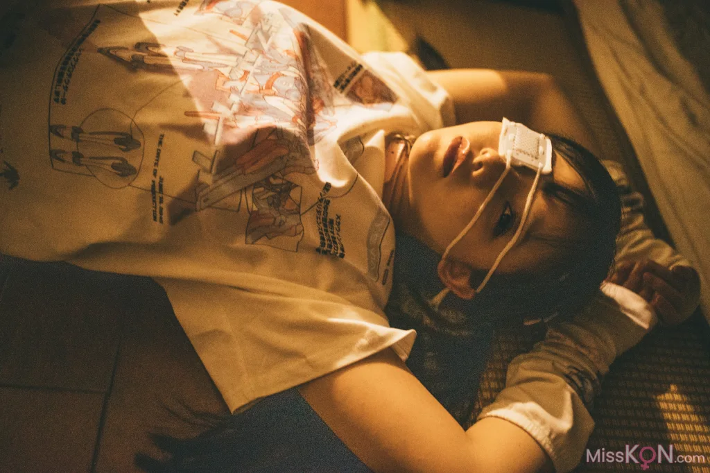 Coser@六味帝皇酱: 午后的少女 (84 photos)