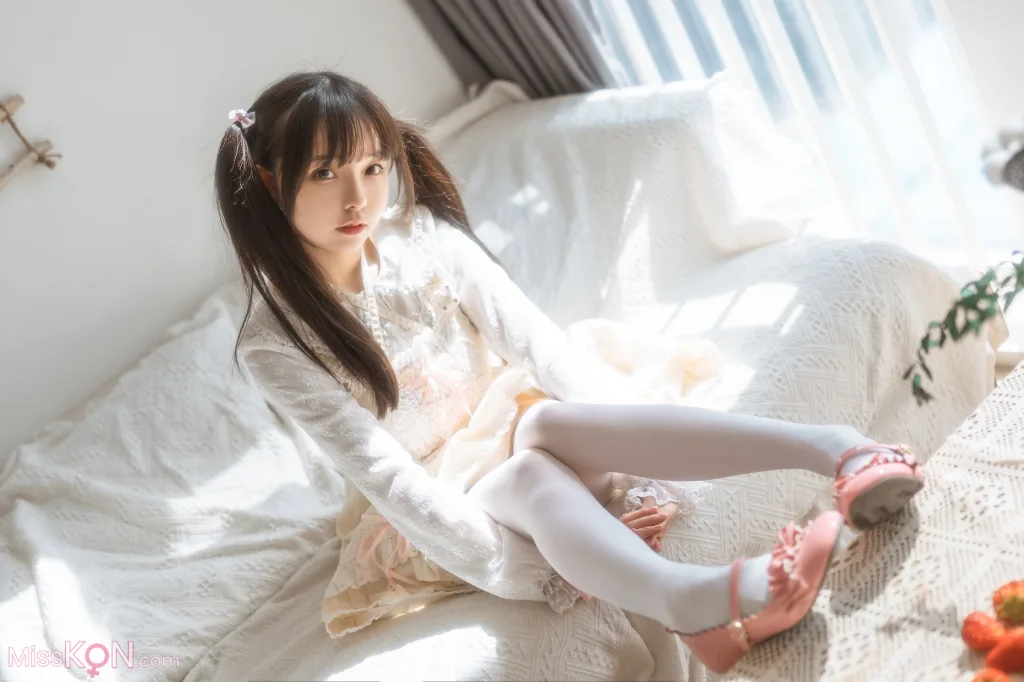 Coser@六味帝皇酱: 小艺LOX洛丽塔 (71 photos)