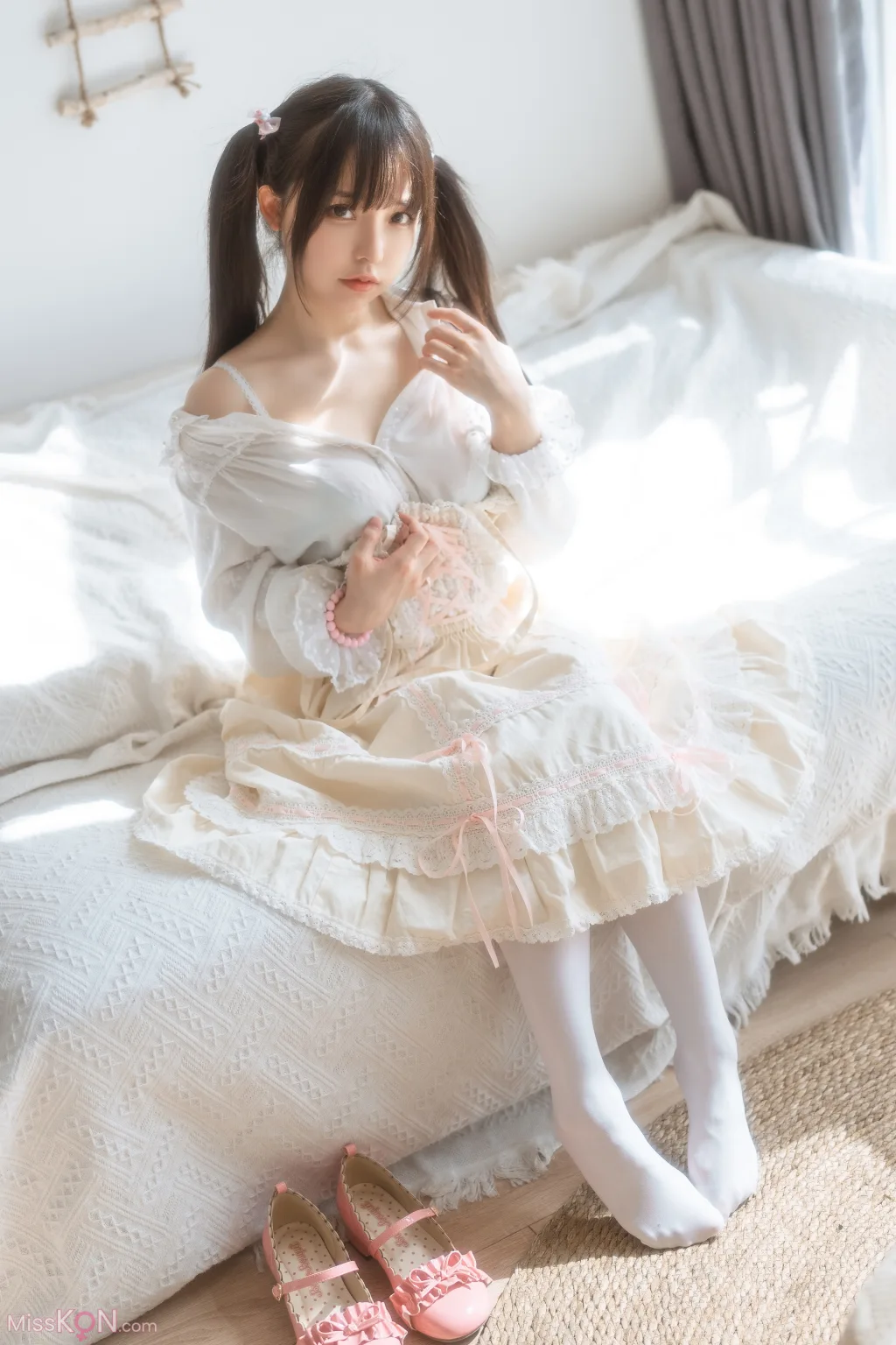 Coser@六味帝皇酱: 小艺LOX洛丽塔 (71 photos)