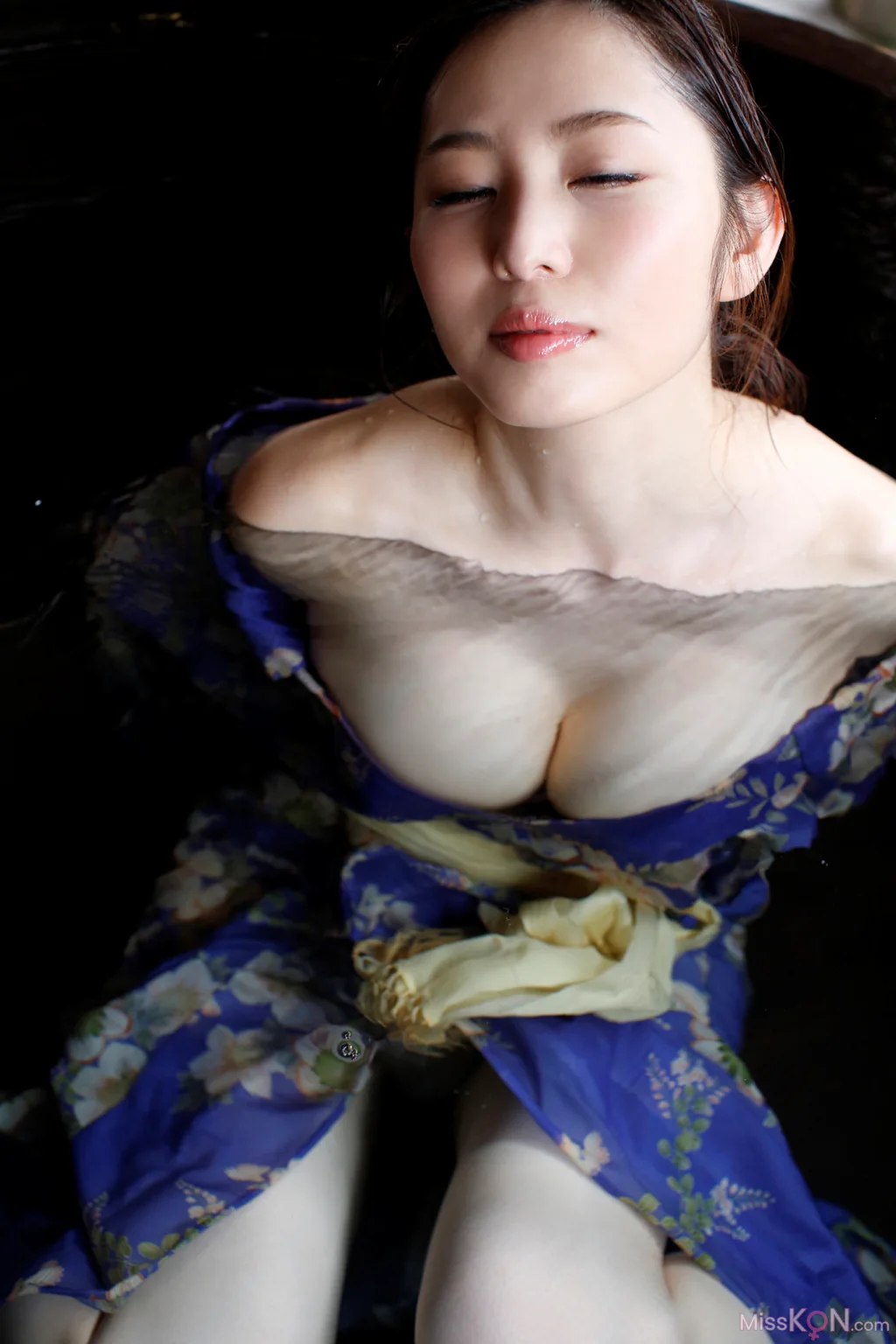[JP] Misumi Shiochi (塩地美澄): 週刊現代デジタル写真集 「日本一ＳＥＸＹな美女アナと温泉旅」 (91 photos)