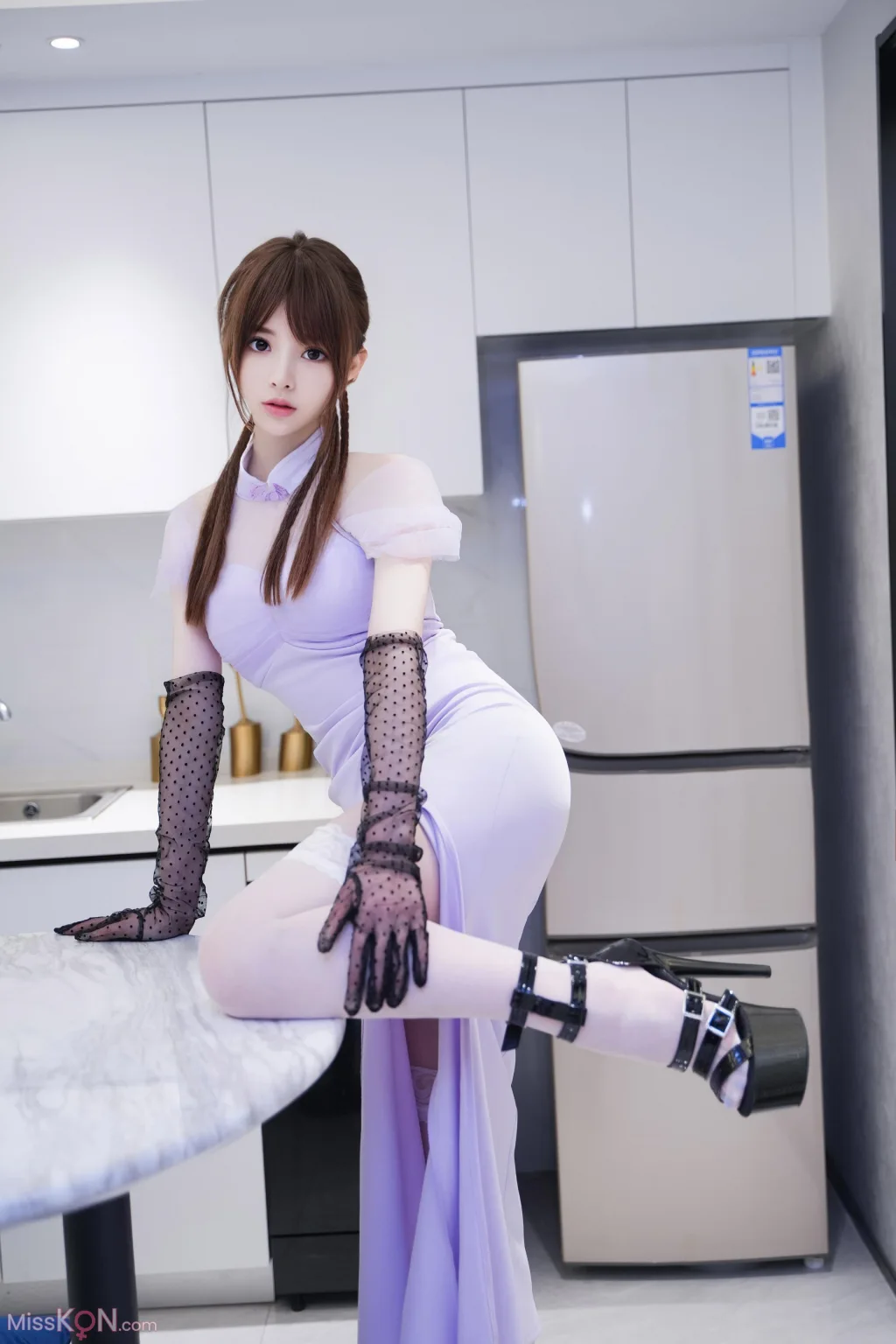 [XR Uncensored] 梦灵儿: R18 秀人网模特 紫裙白丝大小姐 (65 photos + 1 video)