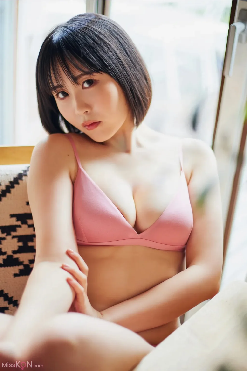[JP] Yuki Yomichi (夜道雪): FRIDAYデジタル写真集 ぎゅーってしよ (159 photos)