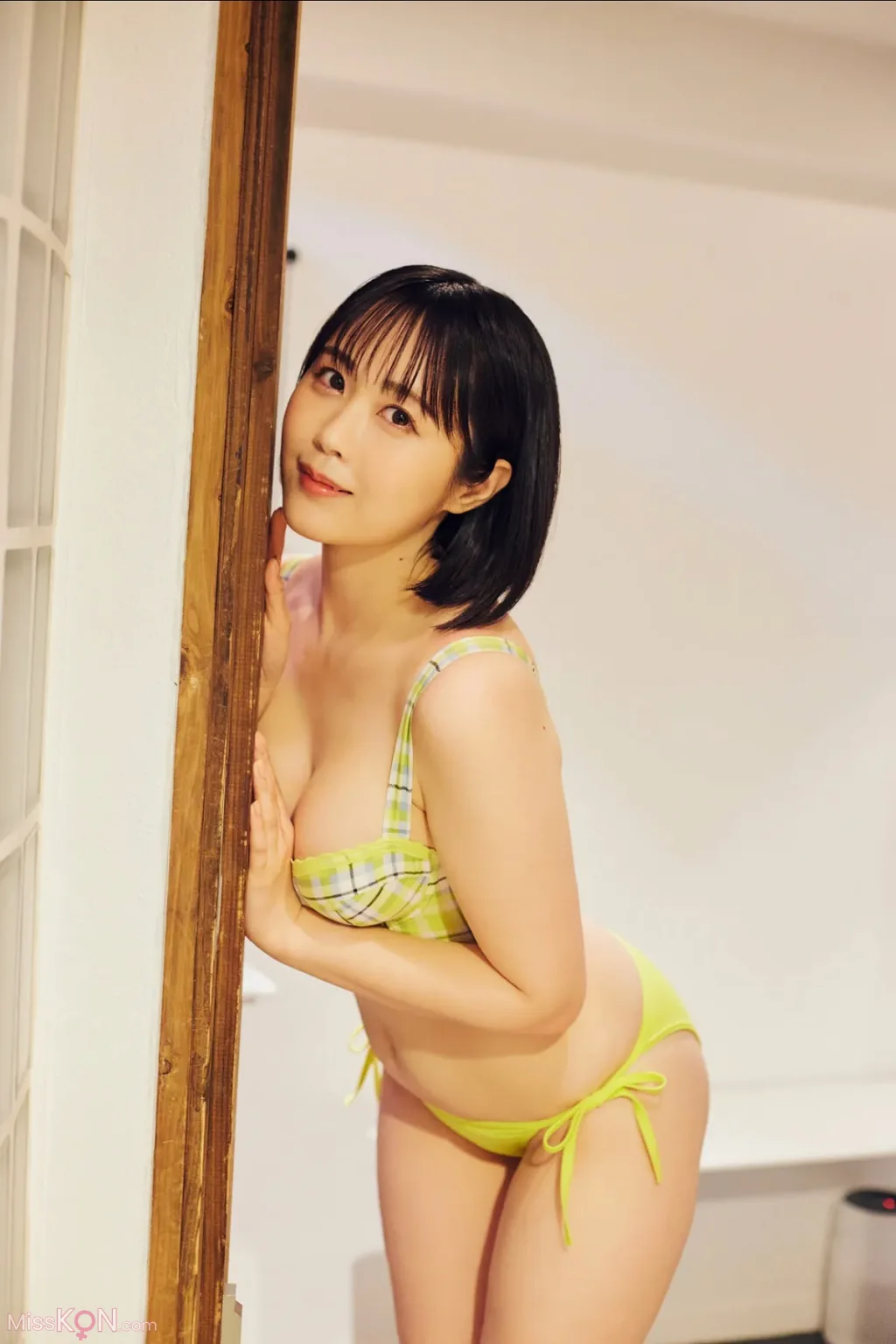 [JP] Yuki Yomichi (夜道雪): FRIDAYデジタル写真集 ぎゅーってしよ (159 photos)