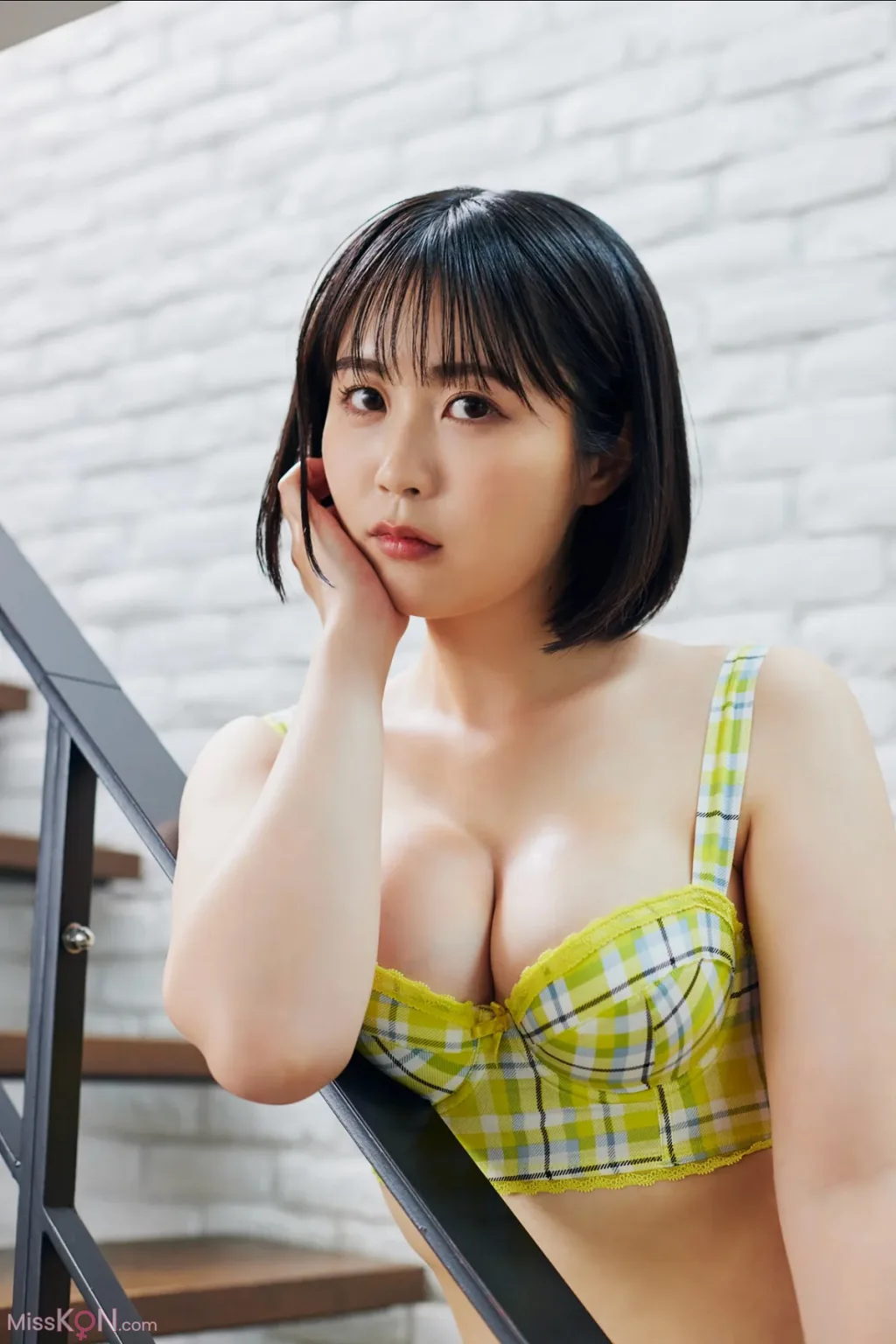 [JP] Yuki Yomichi (夜道雪): FRIDAYデジタル写真集 ぎゅーってしよ (159 photos)
