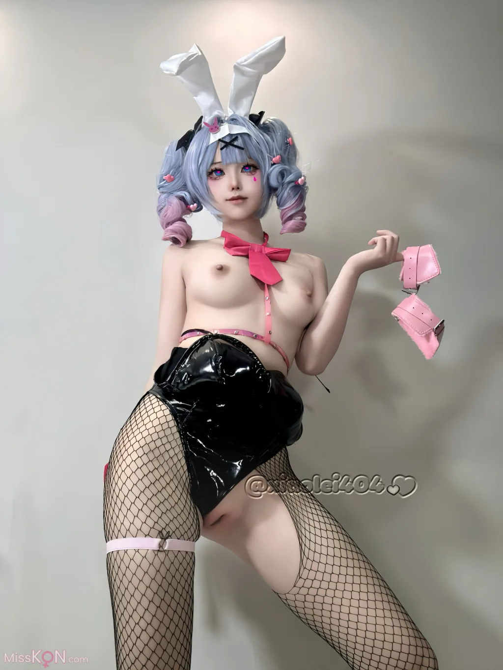 Coser@希尔薇: 清纯颜值少女 裸舞自慰福利 (40 photos + 22 videos)