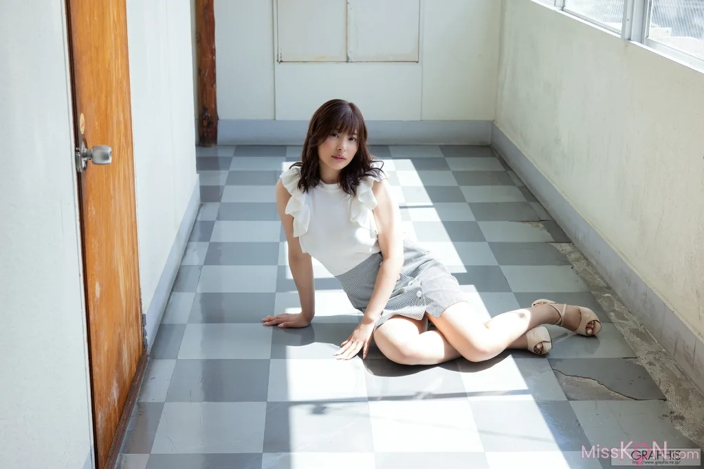[JP] Nitori Hina (似鳥日菜): [Graphis] Limited Edition (31 photos)