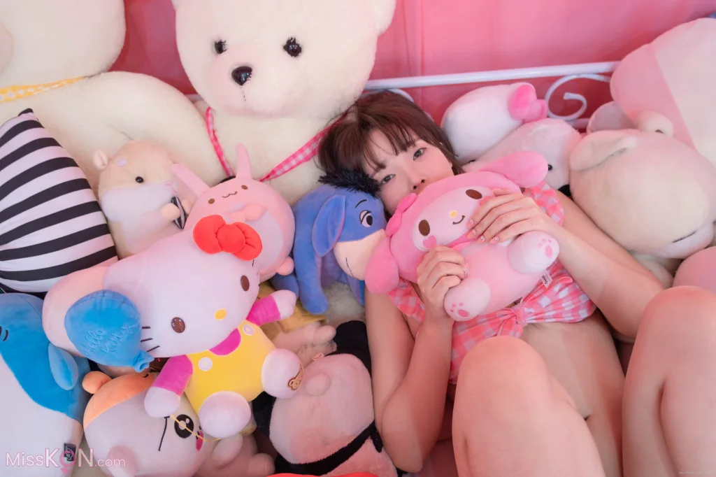 Kang In-kyung (강인경): Fantrie 봉제인형 공주 (20 photos)