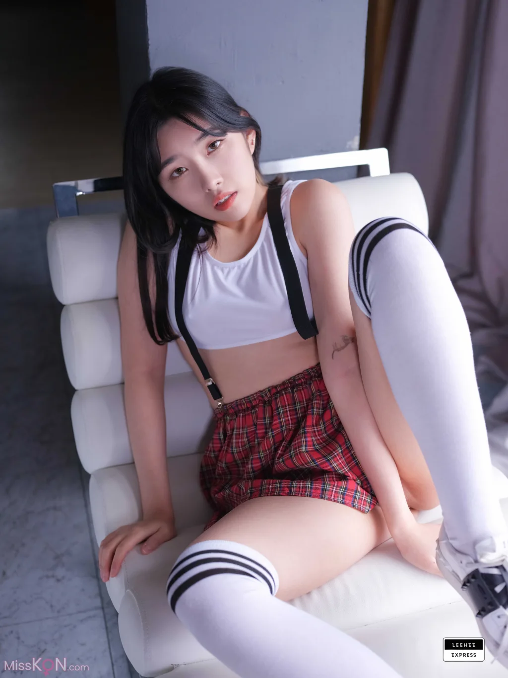 [LE] LEBE-128: Sonson (손손) (57 photos)