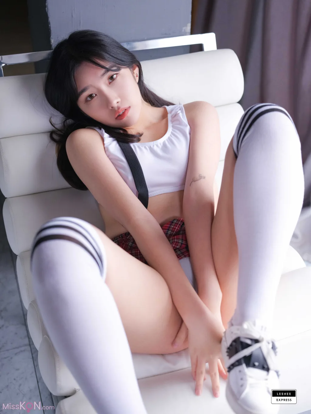 [LE] LEBE-128: Sonson (손손) (57 photos)