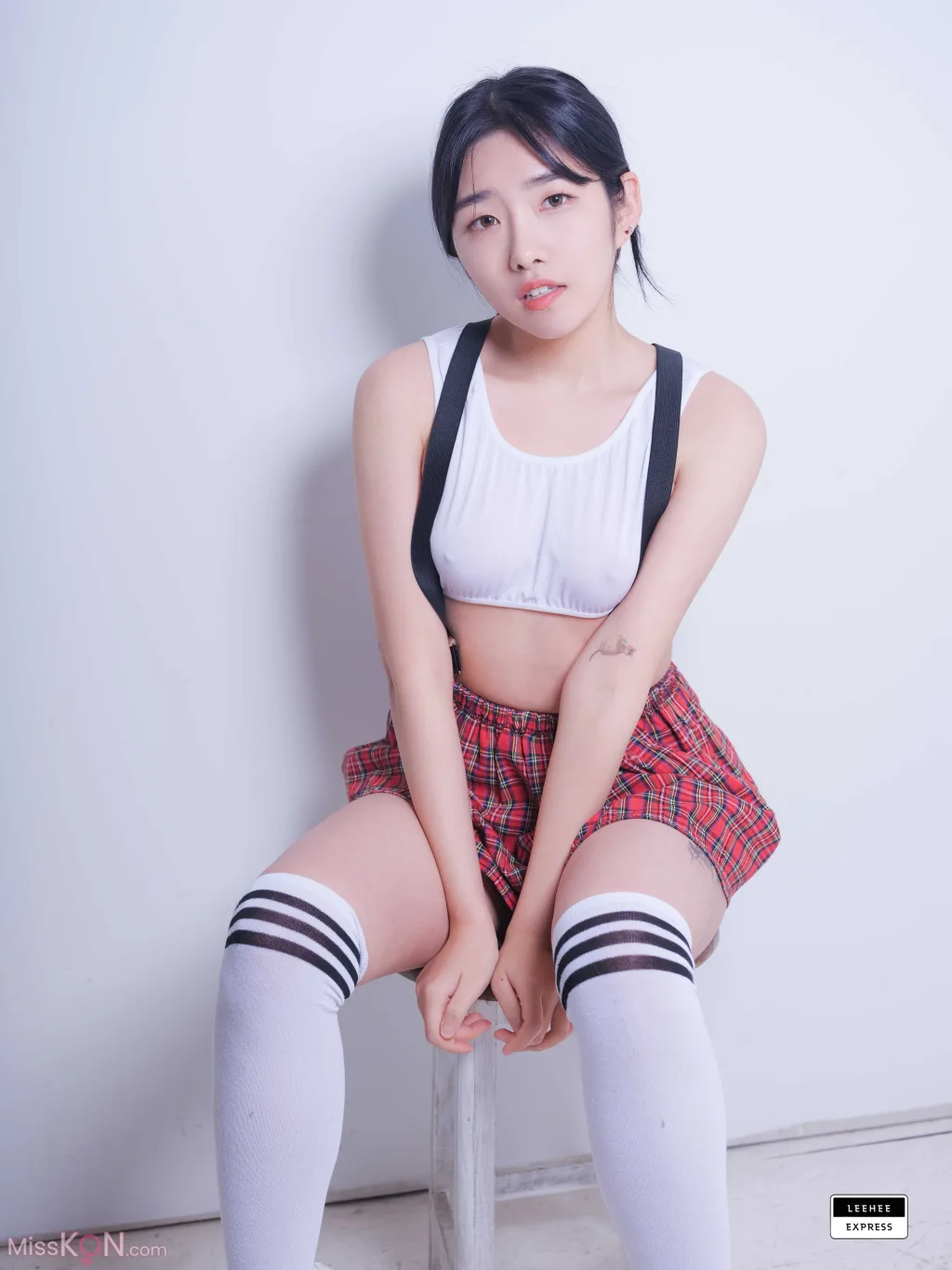 [LE] LEBE-128: Sonson (손손) (57 photos)