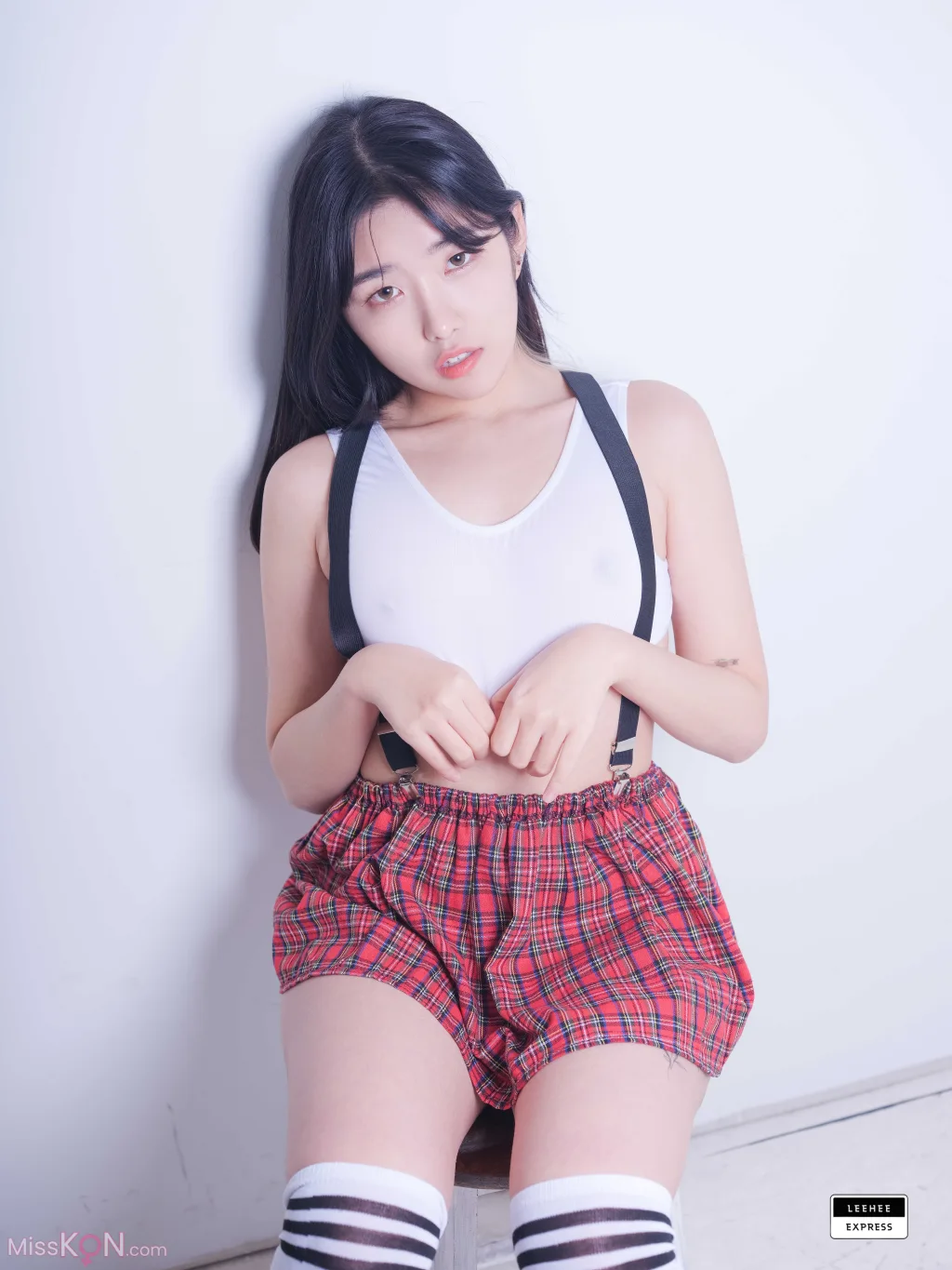 [LE] LEBE-128: Sonson (손손) (57 photos)