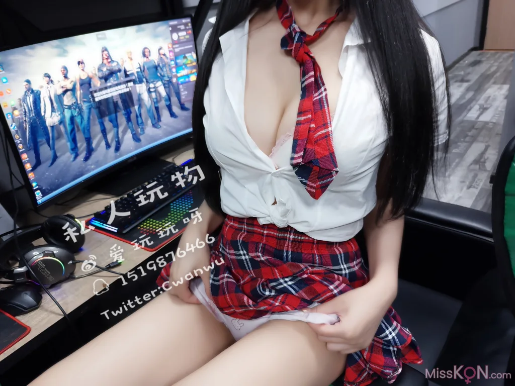 Coser@私人玩物: 网吧露出 (47 photos + 4 videos)