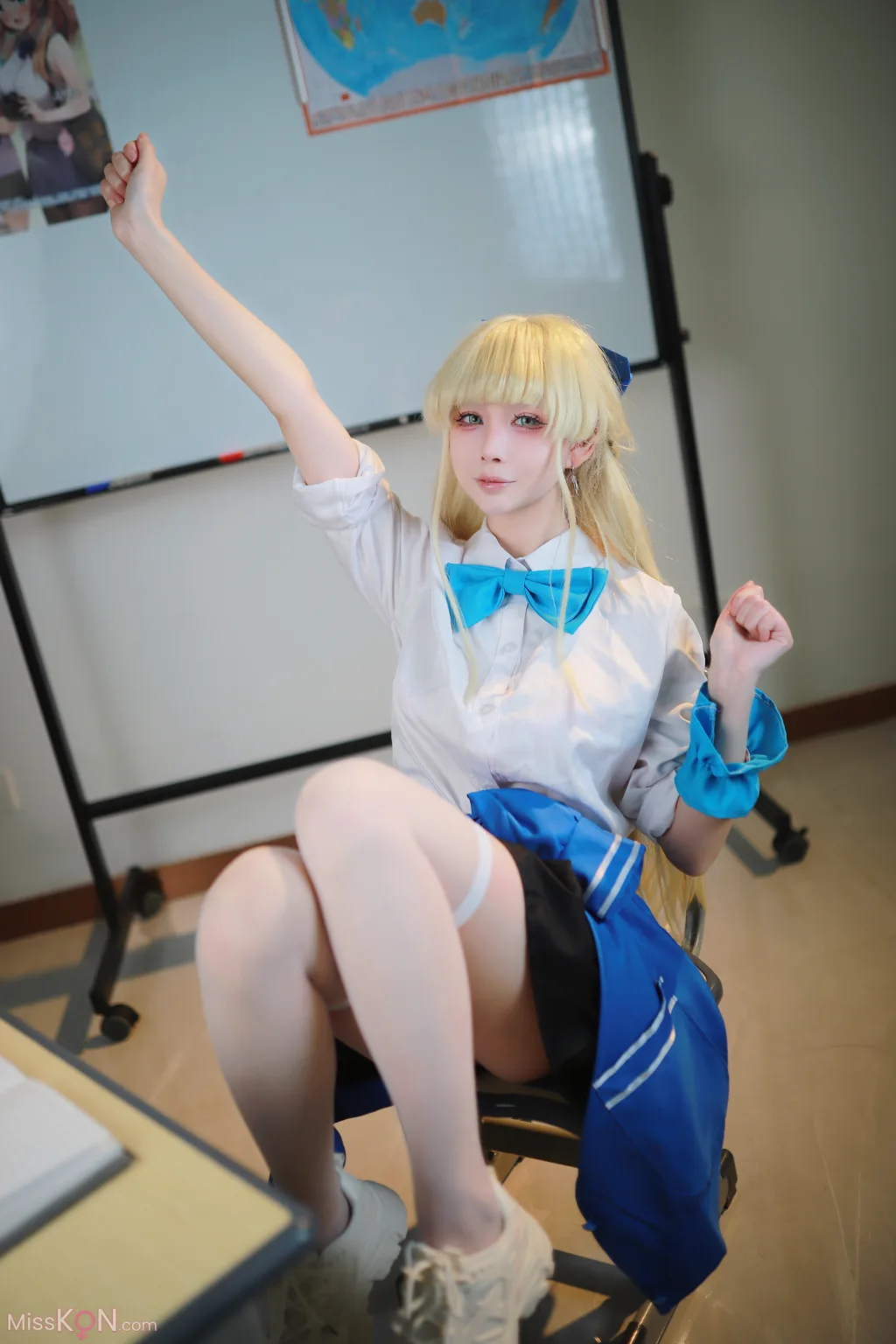 Coser@上杉绘梨落: 蔚蓝档案 飞鸟马时 校服 (46 photos)