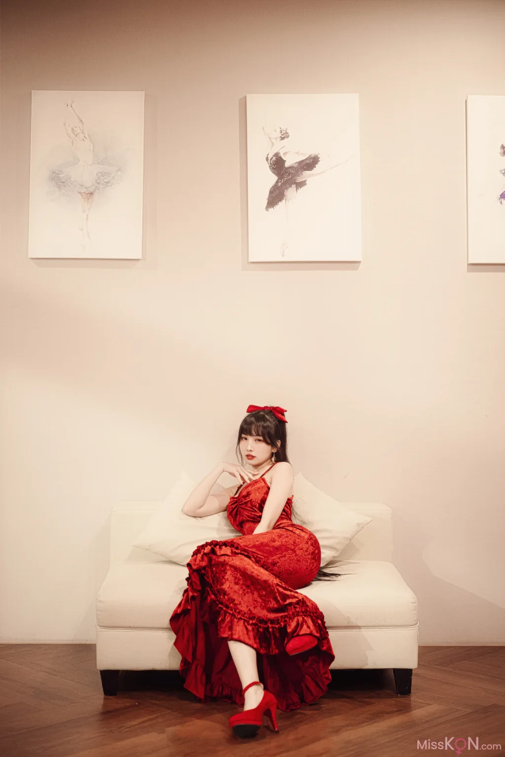 Coser@慕慕Momo: 酒醉後喘息任務 (61 photos + 1 video)