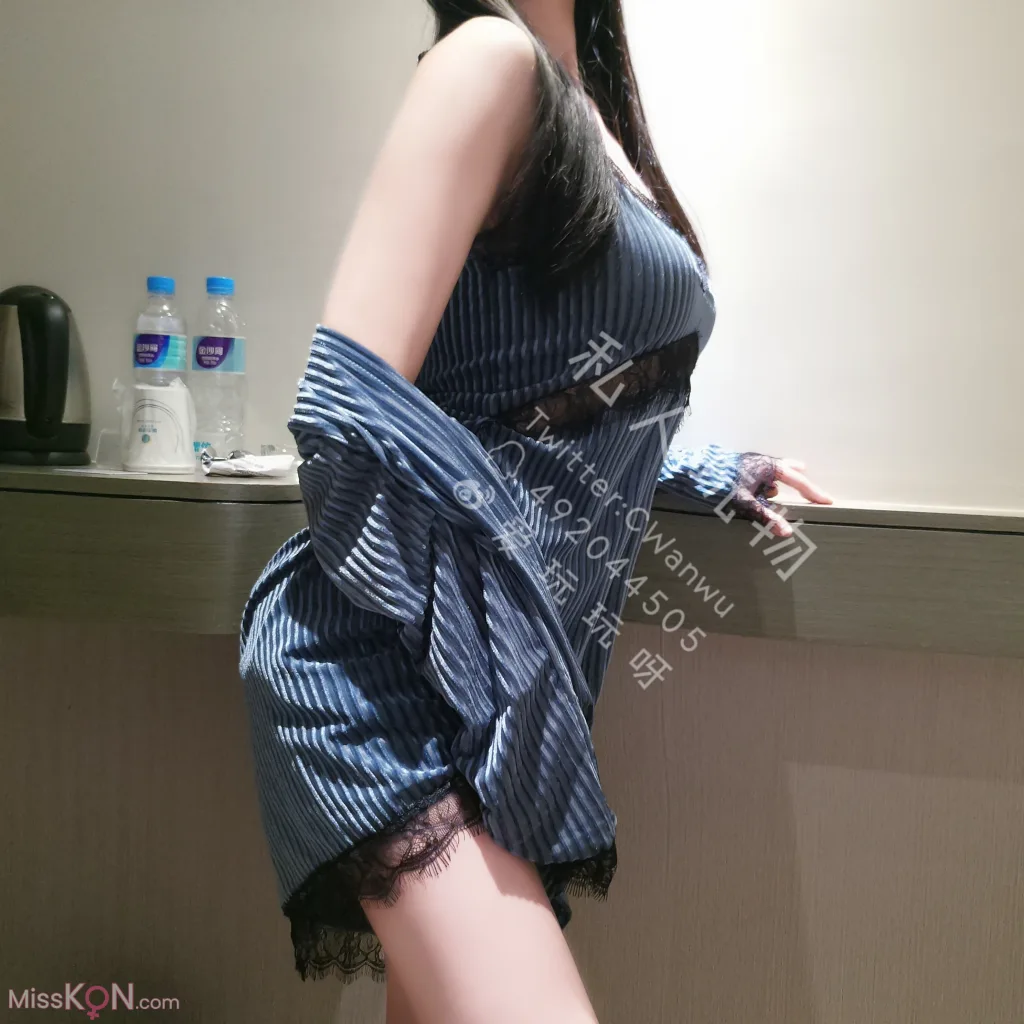 Coser@私人玩物: 会员订制 居家思春的爆乳女神 (28 photos + 1 video)