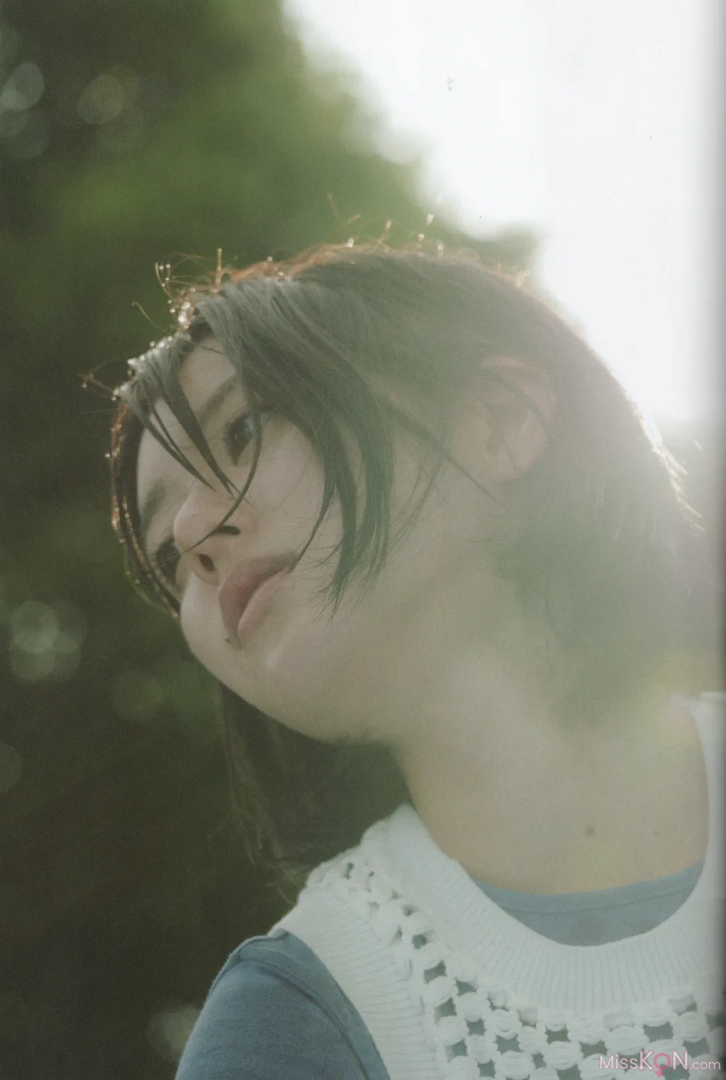 [JP] Momoka Onishi (大西桃香): 2023.09.30 AKB48 2nd写真集『桃の眺め方』 (122 photos) – Page 2
