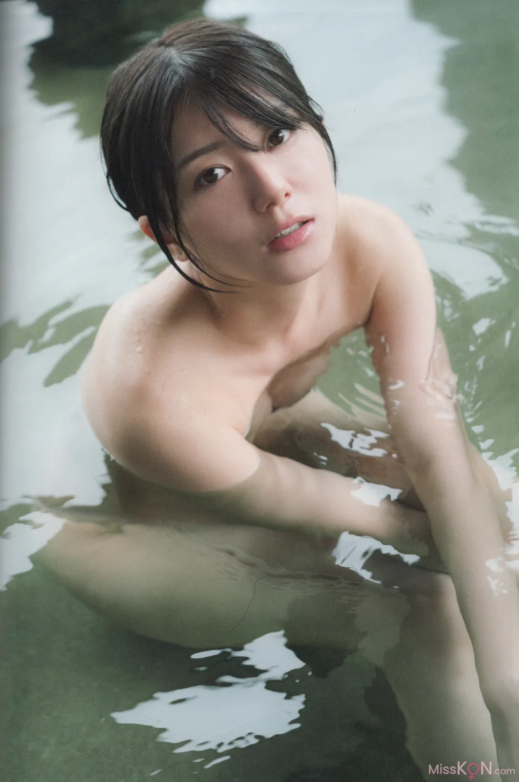 [JP] Momoka Onishi (大西桃香): 2023.09.30 AKB48 2nd写真集『桃の眺め方』 (122 photos) – Page 2