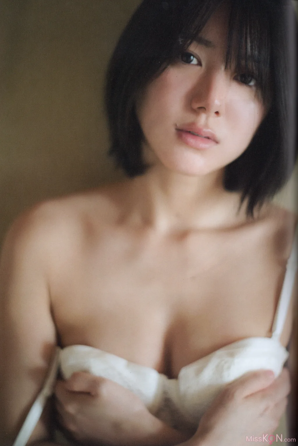[JP] Momoka Onishi (大西桃香): 2023.09.30 AKB48 2nd写真集『桃の眺め方』 (122 photos) – Page 2