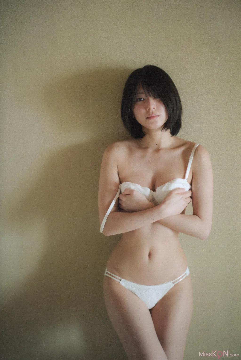 [JP] Momoka Onishi (大西桃香): 2023.09.30 AKB48 2nd写真集『桃の眺め方』 (122 photos) – Page 3