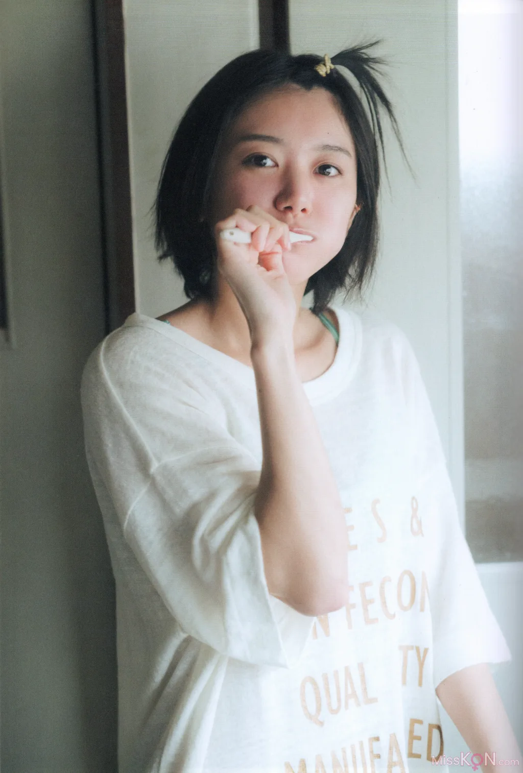 [JP] Momoka Onishi (大西桃香): 2023.09.30 AKB48 2nd写真集『桃の眺め方』 (122 photos) – Page 3