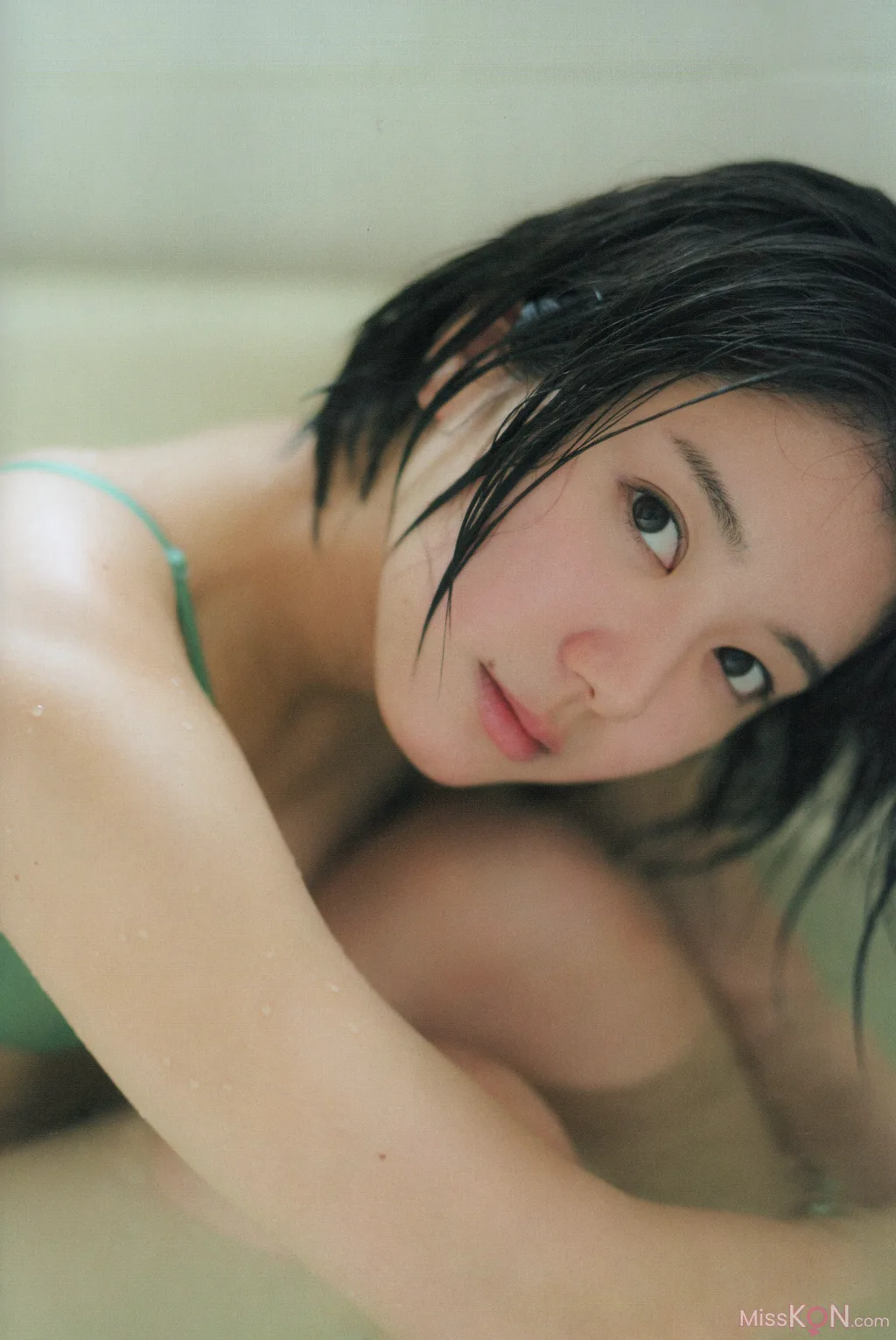 [JP] Momoka Onishi (大西桃香): 2023.09.30 AKB48 2nd写真集『桃の眺め方』 (122 photos) – Page 3