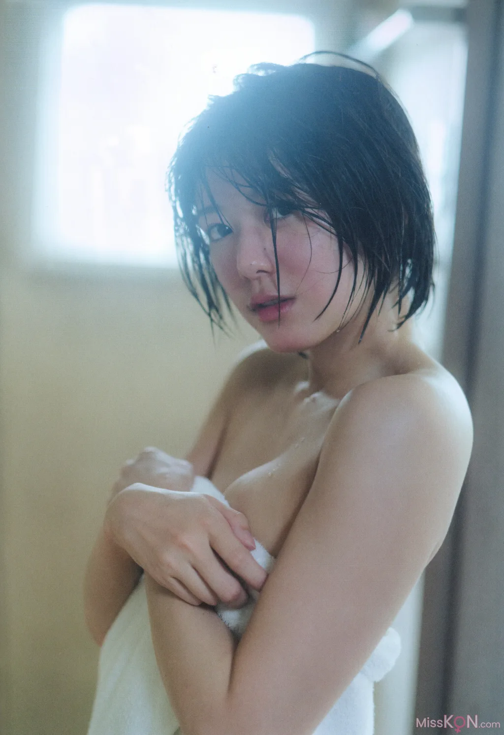 [JP] Momoka Onishi (大西桃香): 2023.09.30 AKB48 2nd写真集『桃の眺め方』 (122 photos) – Page 3