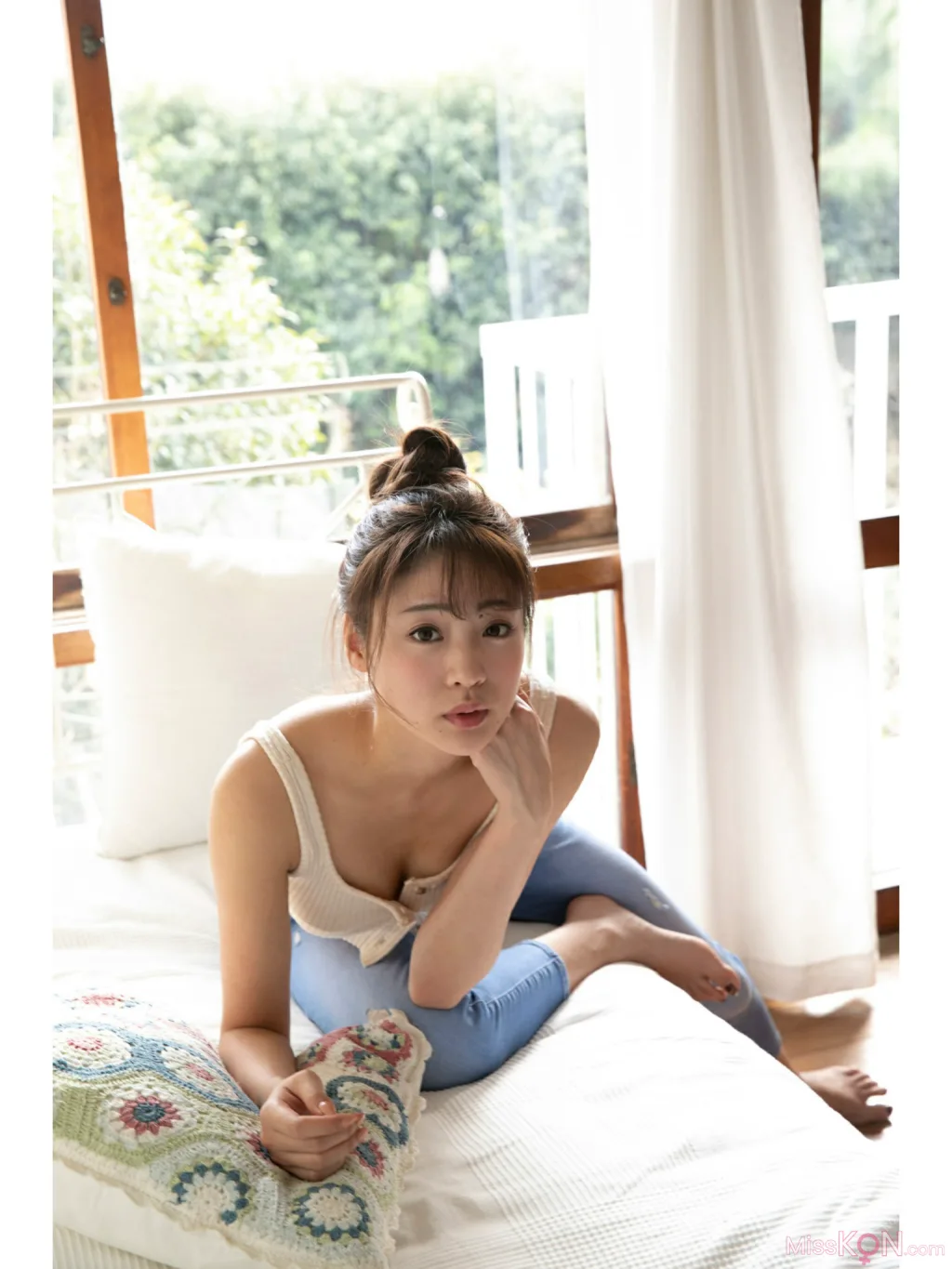 [JP] Shida Yuumi (志田友美): FLASHデジタル写真集 アイドルの魂は美脚に宿る (65 photos) – Page 2