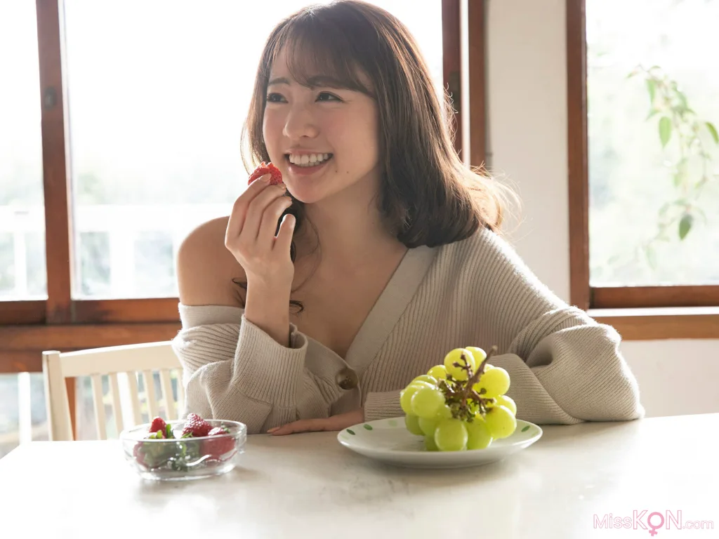 [JP] Shida Yuumi (志田友美): FLASHデジタル写真集 アイドルの魂は美脚に宿る (65 photos) – Page 4