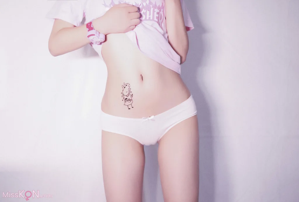 Coser@洛美: 小猪佩奇 (34 photos + 4 videos)